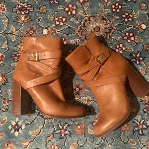 🍁Cute ALDO leather heeled booties 6.5🍁